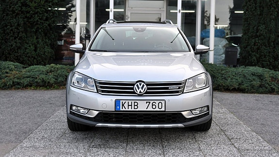 Volkswagen Passat Alltrack 2 of 20