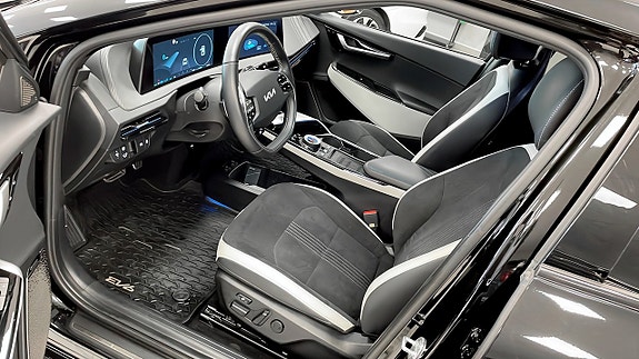 Kia EV6 8 of 12