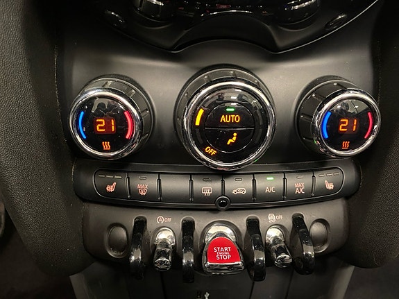 MINI Cooper 14 of 17