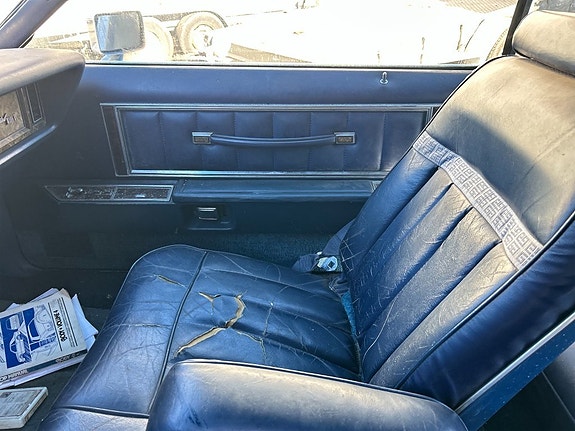 Lincoln Continental 16 of 23
