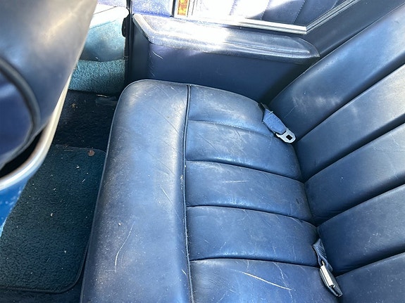 Lincoln Continental 18 of 23