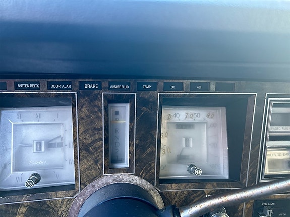 Lincoln Continental 13 of 23