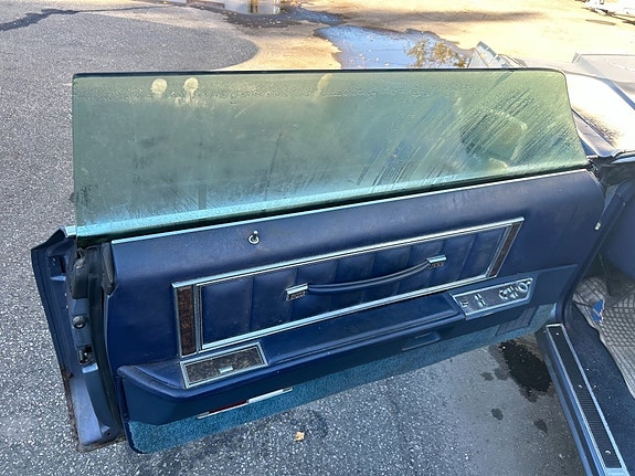 Lincoln Continental 9 of 23