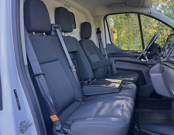 Ford Transit Custom 13 of 19