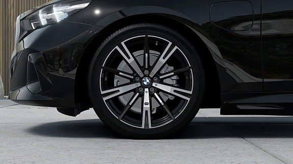BMW 530e 5 of 8