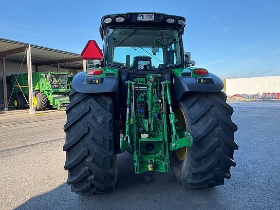 John Deere 6215 R 5 of 8