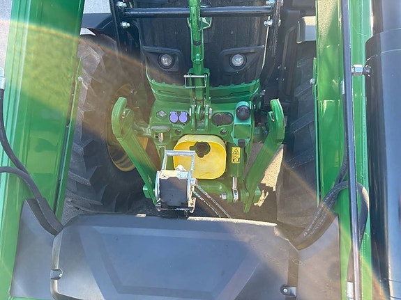 John Deere 6215 R 6 of 8