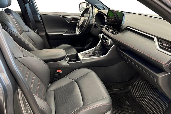 Toyota RAV4 7 of 30