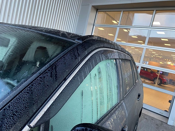 Toyota RAV4 4 of 9