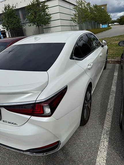 Lexus ES300h 5 of 9