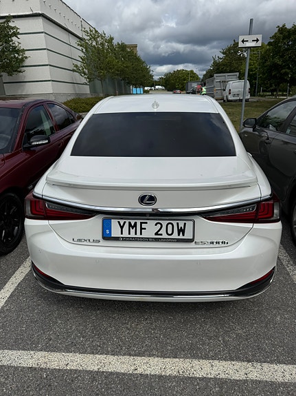 Lexus ES300h 3 of 9