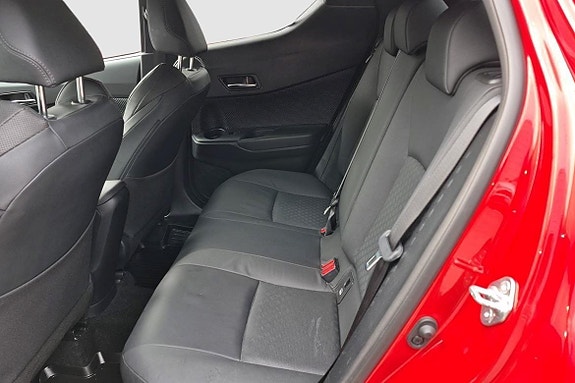 Toyota C-HR 8 of 11