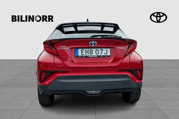 Toyota C-HR 4 of 11