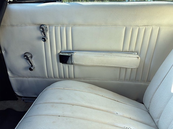 Plymouth Fury 17 of 19