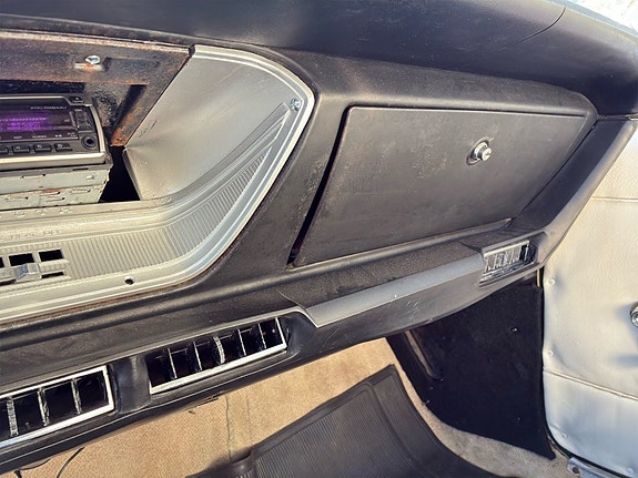 Plymouth Fury 16 of 19