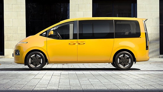 Hyundai Staria 2 of 8