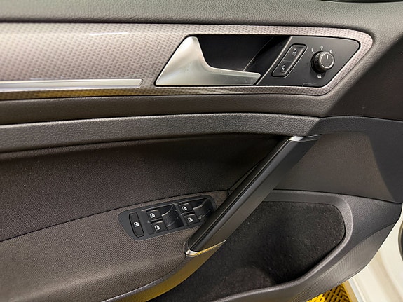 Volkswagen Golf Alltrack 21 of 30