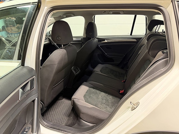 Volkswagen Golf Alltrack 17 of 30