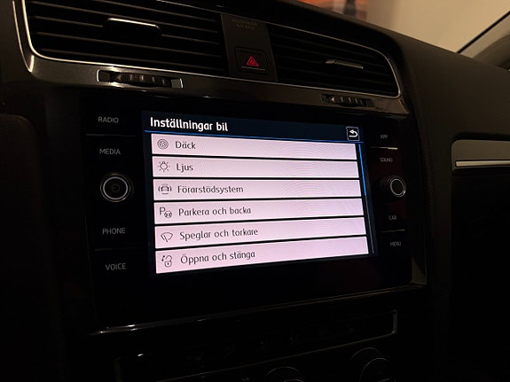 Volkswagen Golf Alltrack 28 of 30