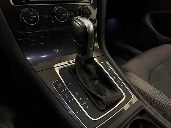 Volkswagen Golf Alltrack 26 of 30