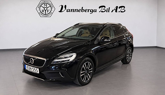 Volvo V40 Cross Country 3 of 8