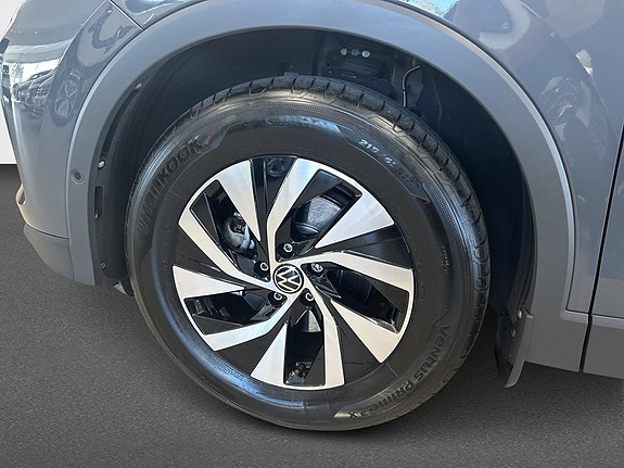 Volkswagen Tiguan 5 of 17