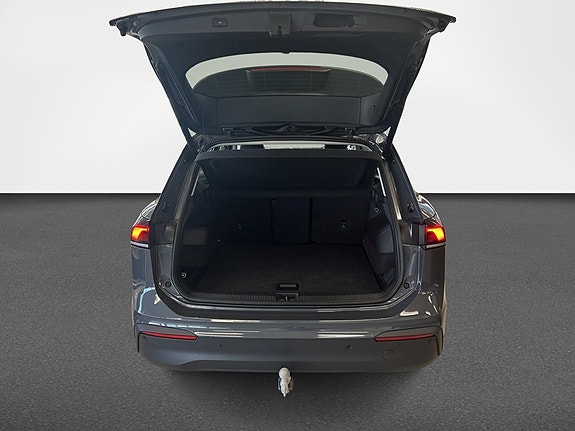 Volkswagen Tiguan 12 of 17