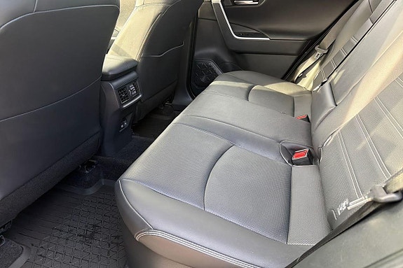 Toyota RAV4 13 of 21