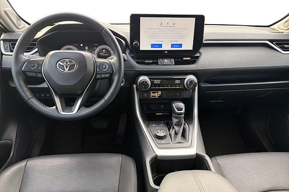 Toyota RAV4 10 of 21