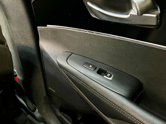 Kia Sorento 12 of 30