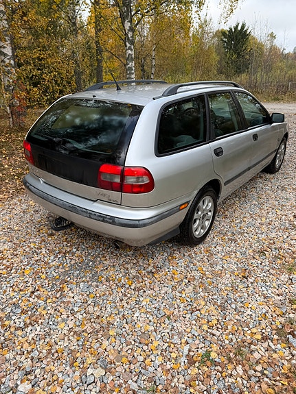 Volvo V40 3 of 9