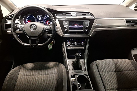 Volkswagen Touran 7 of 23