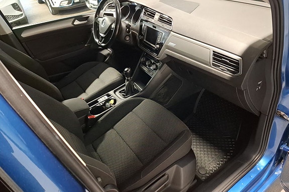 Volkswagen Touran 9 of 23