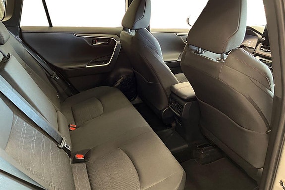 Toyota RAV4 9 of 24
