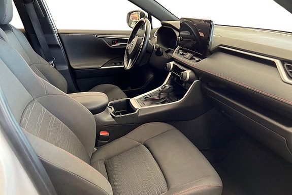 Toyota RAV4 7 of 24