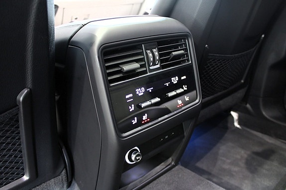 Porsche Cayenne 14 of 16