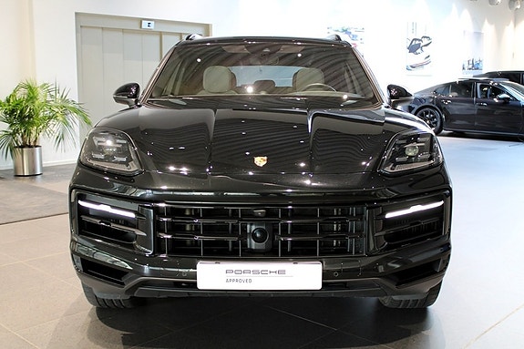 Porsche Cayenne 5 of 16