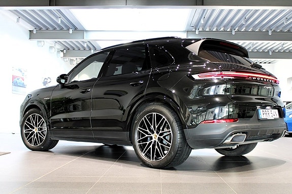 Porsche Cayenne 2 of 16