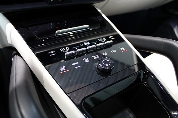 Porsche Cayenne 12 of 16