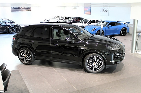 Porsche Cayenne 7 of 16