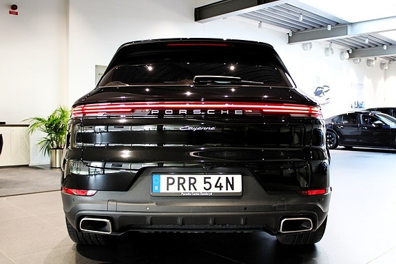Porsche Cayenne 6 of 16