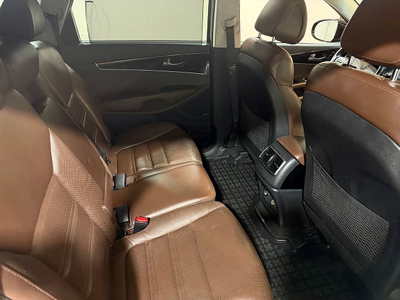Kia Sorento 16 of 30