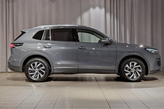 Volkswagen Tiguan 3 of 17