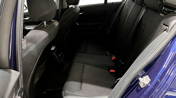 BMW 118i 11 of 12