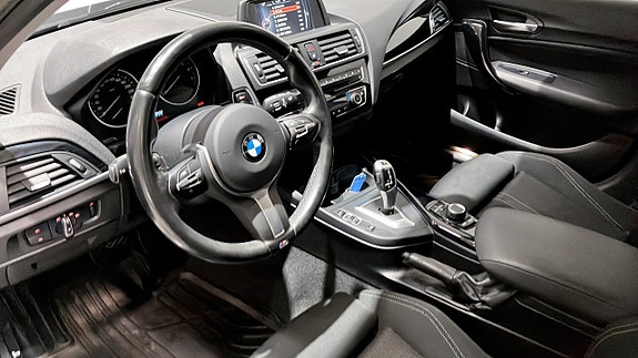 BMW 118i 7 of 12