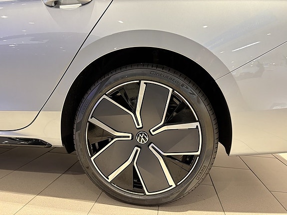 Volkswagen Passat 10 of 10
