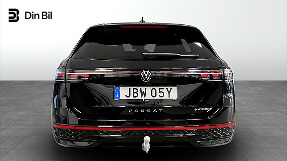 Volkswagen Passat 5 of 12