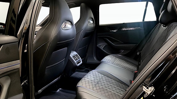Volkswagen Passat 11 of 12