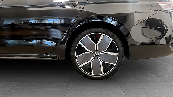 Volkswagen Passat 6 of 12