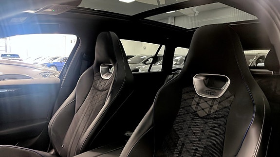 Volkswagen Passat 8 of 12
